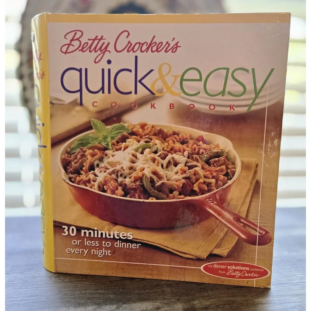 Betty Crocker's Quick & Easy Cookbook, hardback binder, 2002 General‎ Mills